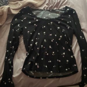Cute spring floral no snags hollister long sleeve perfect condition